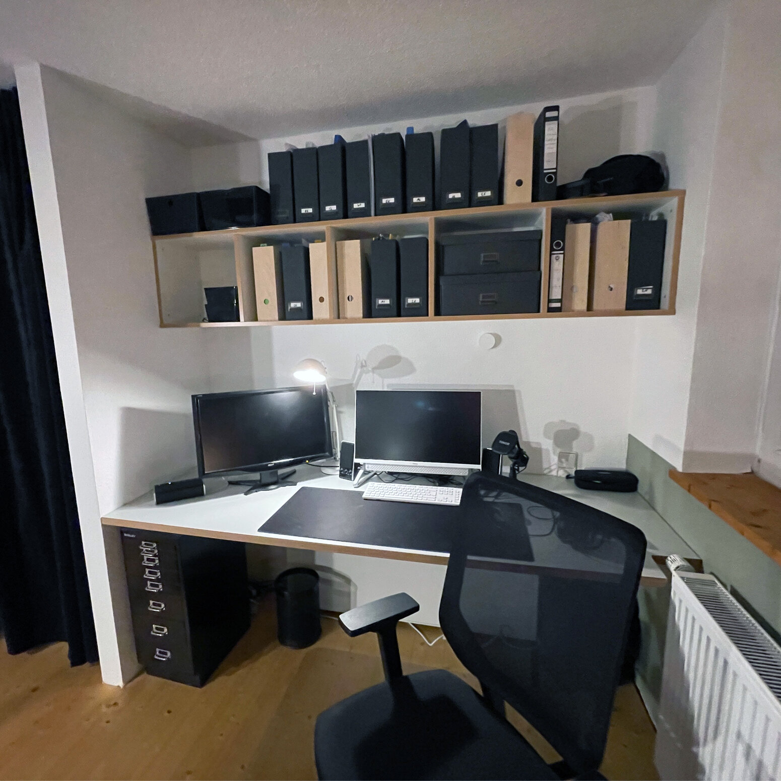 Schreinerei Schindler: Jugendzimmer mit Schreibtischkombination
