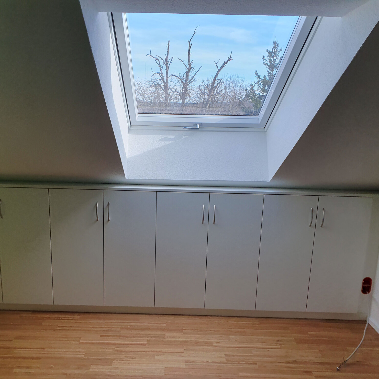 Einbauschrank in einer Dachschräge - eine individuelle Lösung von der Schreinerei Schindler