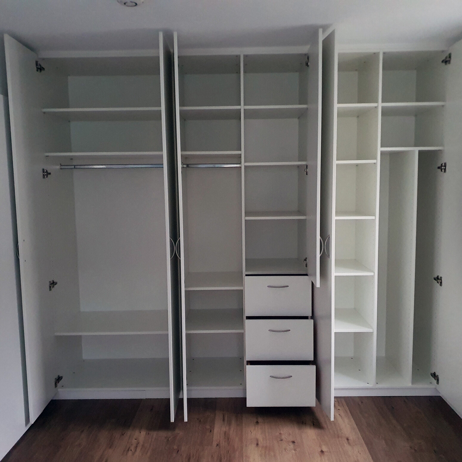 Schreinerei Schindler: Einbauschrank offen